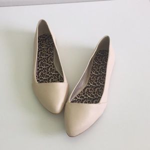 Pointed toe flats